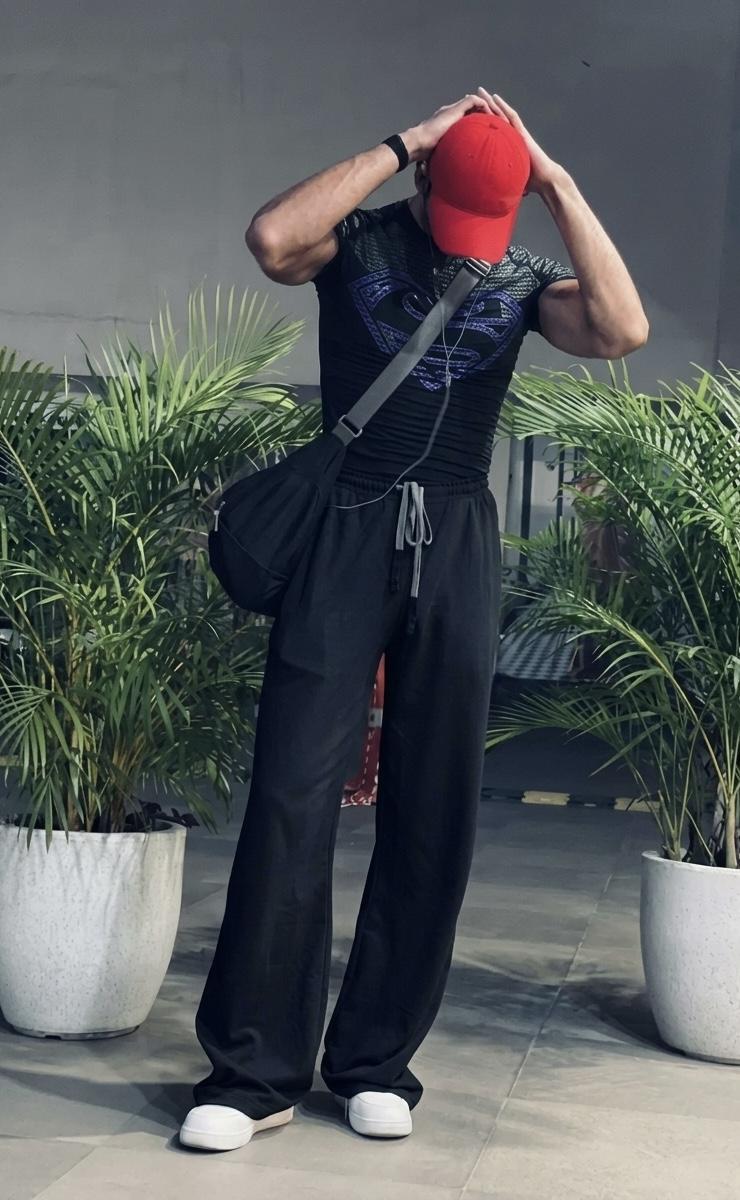 Sharp formal pieces - Black jogger model