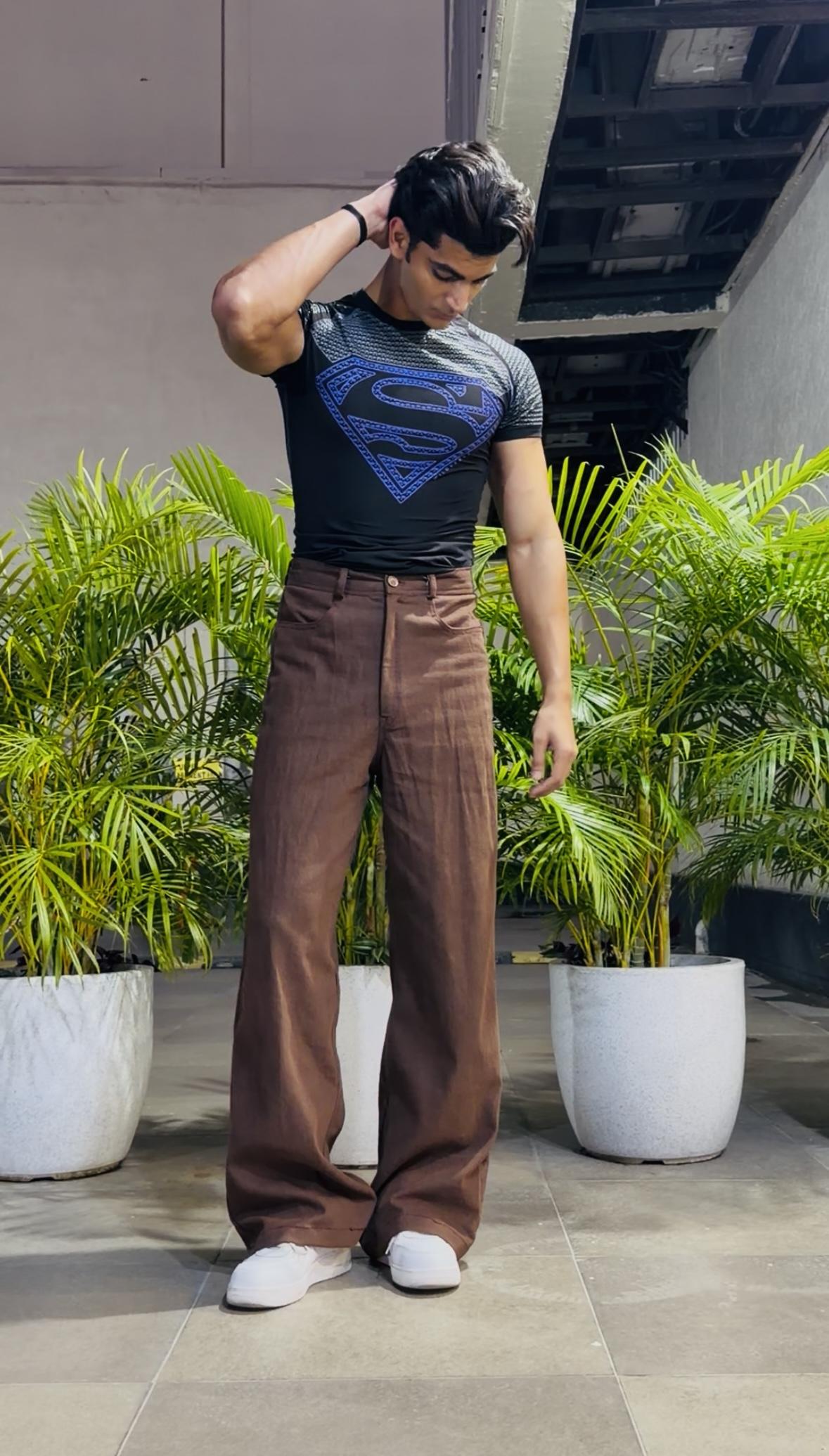 Everyday essentials - Brown jeans model